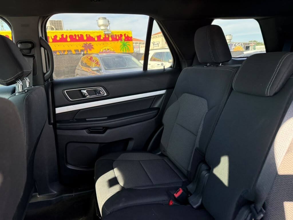 Used 2017 Ford Explorer XLT w/ Equipment Group 201A FWD image 24