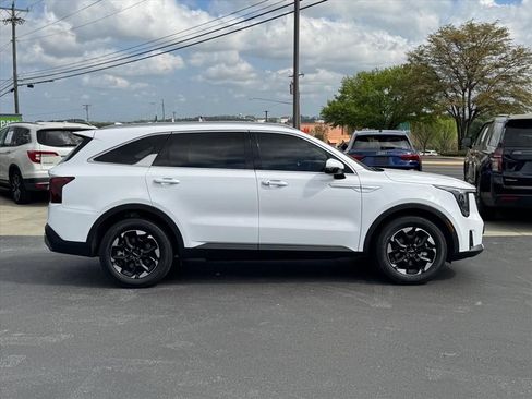 Certified 2025 Kia Sorento S w/ Panoramic Sunroof Package FWD image 2