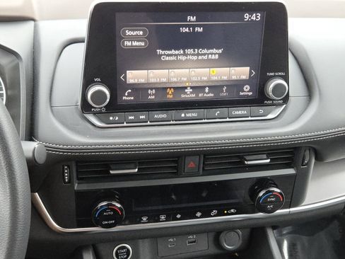 Used 2023 Nissan Rogue SV image 28