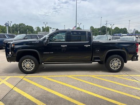 Used 2022 Chevrolet Silverado 2500 High Country w/ Technology Package AWD/4WD image 11