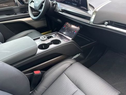 New 2026 Cadillac Vistiq Luxury w/ LPO, Floor Liner Package image 17