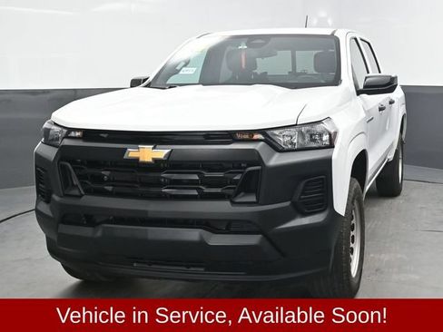 Used 2024 Chevrolet Colorado W/T w/ Safety Package RWD image 2