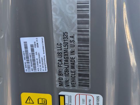 Used 2021 Jeep Gladiator Sport image 33