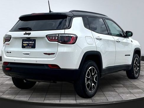 Used 2025 Jeep Compass Trailhawk AWD/4WD image 7