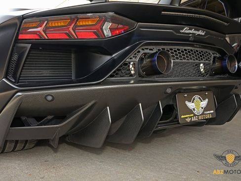 Used 2021 Lamborghini Aventador SVJ image 31