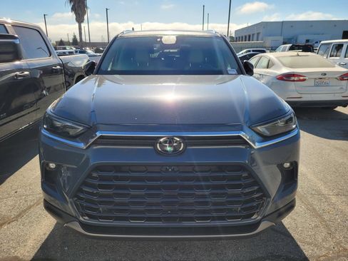 Used 2024 Toyota Grand Highlander AWD image 3