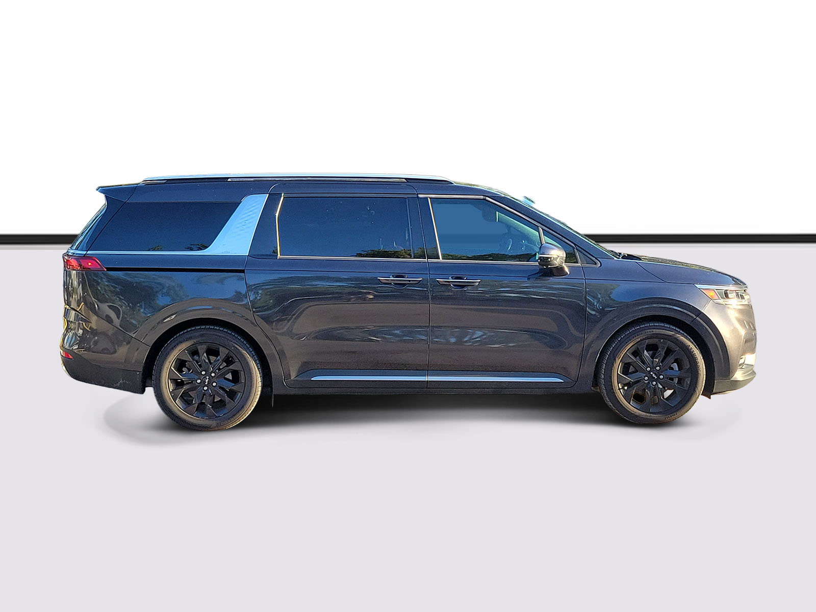 Used 2024 Kia Carnival SX FWD image 2