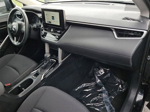 Used 2025 Toyota Corolla Cross LE image 25
