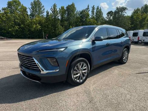 Used 2025 Buick Enclave Preferred w/ Power Package FWD image 4