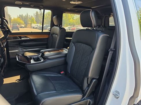 Used 2022 Jeep Grand Wagoneer Series III w/ Rear Seat Video Group 1 AWD/4WD image 23