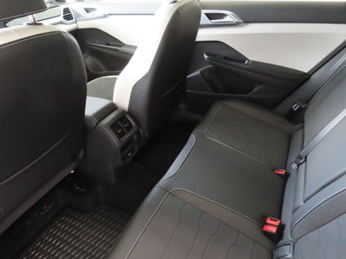 New 2025 Volkswagen Taos SE image 23