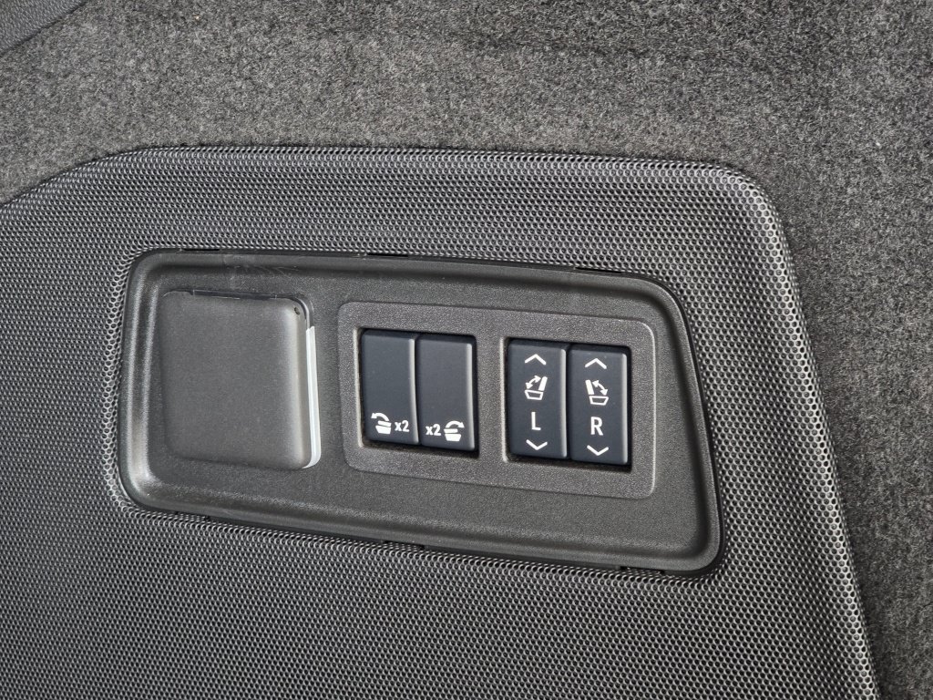 Used 2025 Cadillac Escalade V AWD/4WD image 21