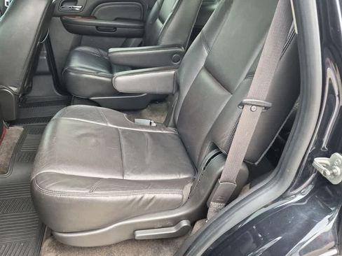 Used 2010 Cadillac Escalade Luxury AWD/4WD image 19