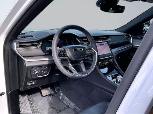 Used 2022 Jeep Grand Cherokee Overland AWD/4WD image 2
