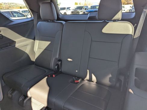 Used 2023 Chevrolet Traverse High Country image 28