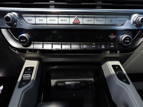 Used 2022 Kia Telluride EX w/ EX Premium Package FWD image 25