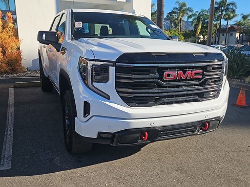 Used 2025 GMC Sierra 1500 AT4 image 1