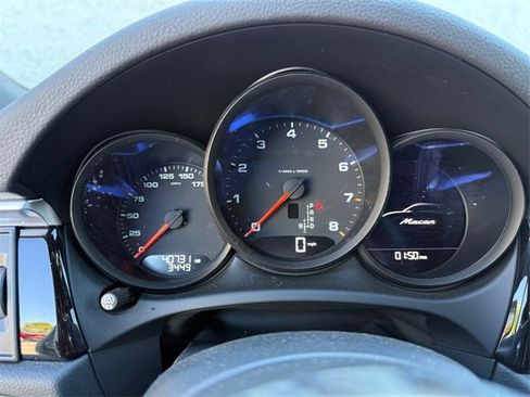 Used 2021 Porsche Macan image 18