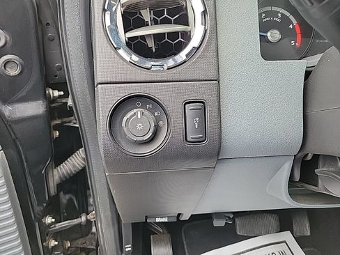Used 2012 Ford F350 XLT w/ XLT Interior Pkg AWD/4WD image 10