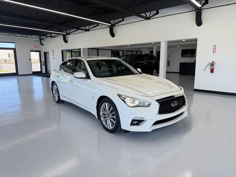 Used 2018 INFINITI Q50 Luxe w/ Essential Package (3.0T Luxe) AWD/4WD image 3