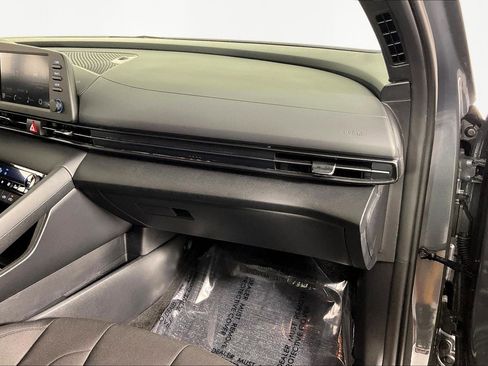 Certified 2025 Hyundai Elantra Sport image 24