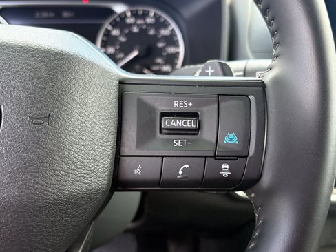 Used 2025 Nissan Rogue SV AWD/4WD image 17
