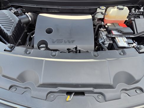 Used 2021 Chevrolet Traverse RS FWD image 9