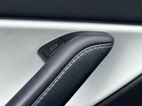 Used 2021 Tesla Model Y Long Range image 20