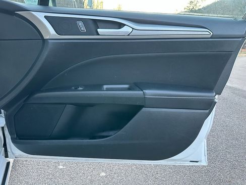 Used 2018 Ford Fusion SE image 29