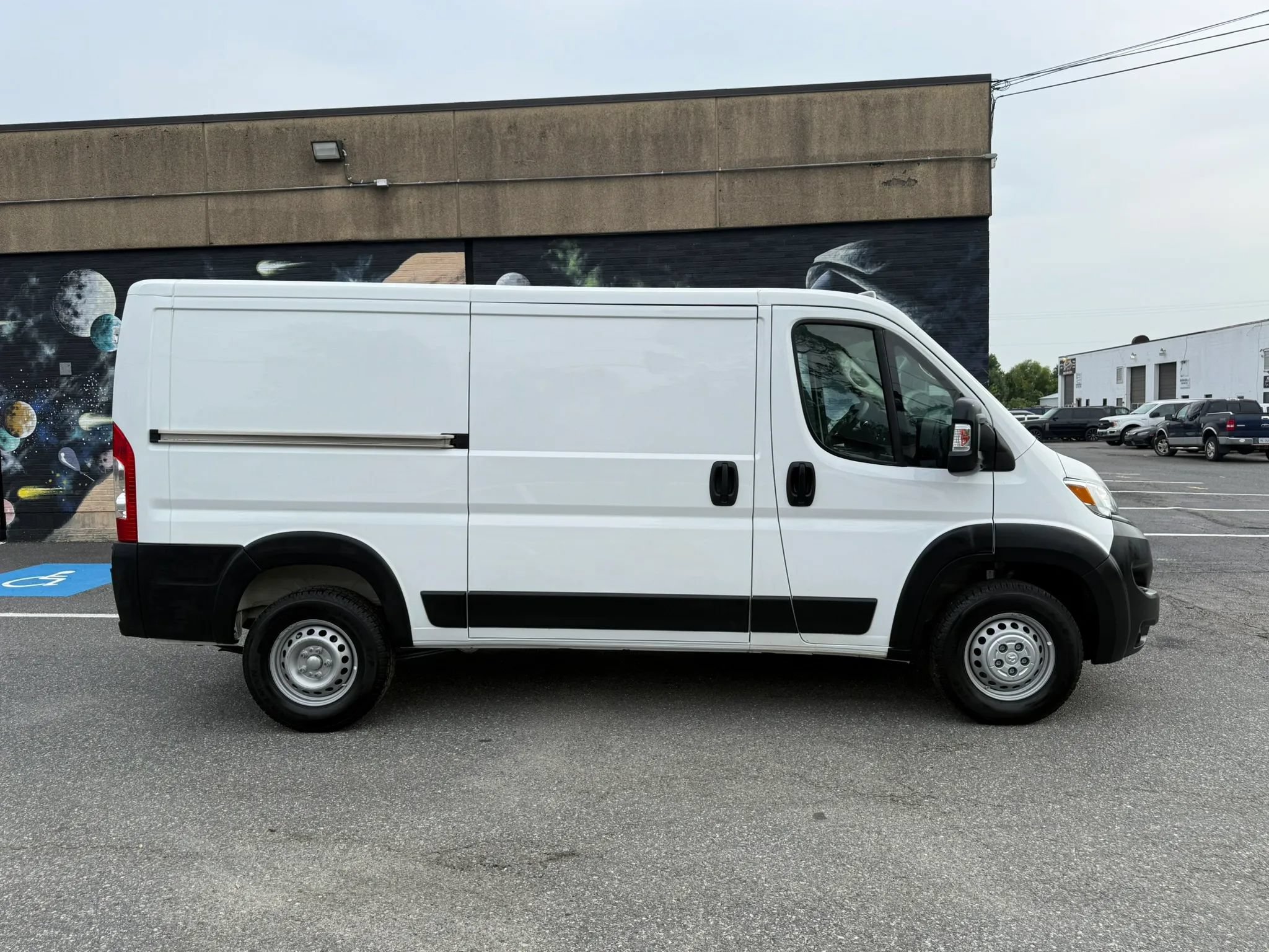 Used 2025 RAM ProMaster 2500 w/ Convenience Group FWD image 20