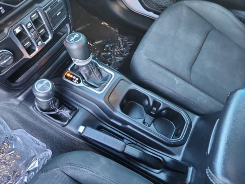 Used 2020 Jeep Wrangler Unlimited Sahara image 16