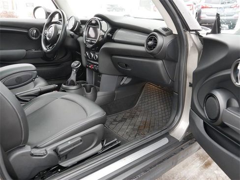 Used 2018 MINI Cooper 2-Door Hardtop w/ Cold Weather Package image 19