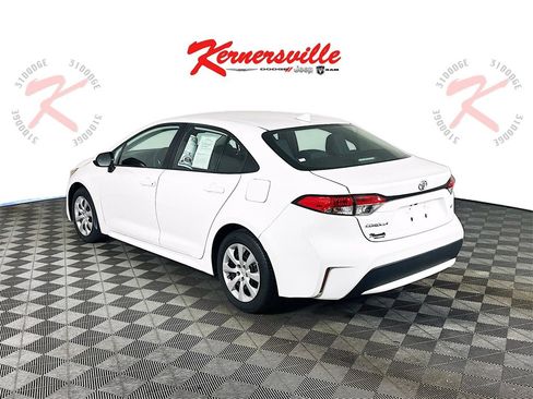 Used 2021 Toyota Corolla LE image 5
