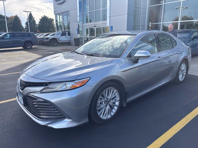 Used 2019 Toyota Camry XLE w/ Navigation Package FWD image 4