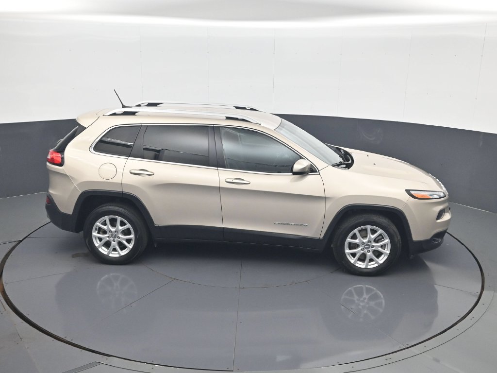 Used 2015 Jeep Cherokee Latitude w/ Comfort/Convenience Group FWD image 17