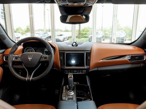 Certified 2022 Maserati Levante GT image 31