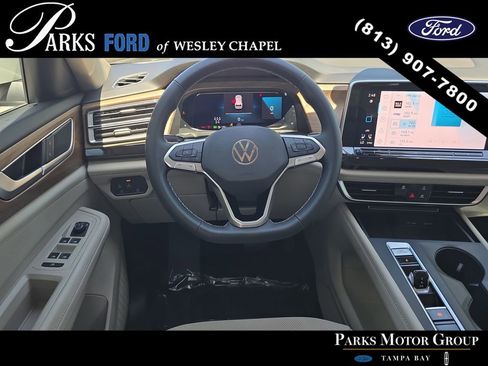 Used 2025 Volkswagen Atlas SE image 11