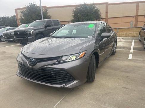 Used 2020 Toyota Camry LE image 7