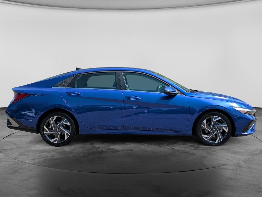 Used 2025 Hyundai Elantra Limited FWD image 8