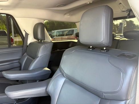 Used 2025 Ford Expedition Active AWD/4WD image 25