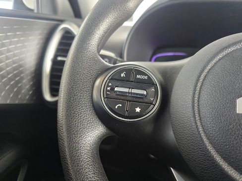 Used 2025 Kia Soul LX FWD image 26