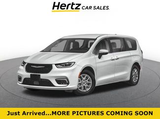 Used 2023 Chrysler Pacifica Touring-L FWD video 1