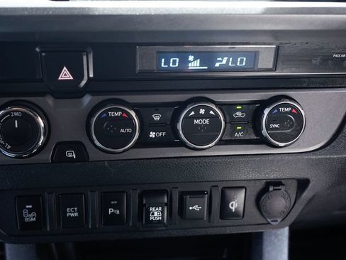 Used 2021 Toyota Tacoma TRD Off-Road w/ Technology Package AWD/4WD image 27