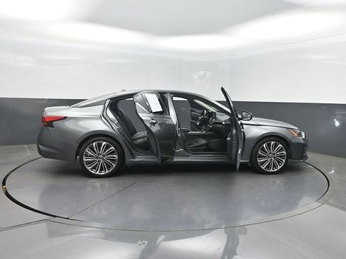 Used 2023 Nissan Altima 2.5 SL FWD image 32