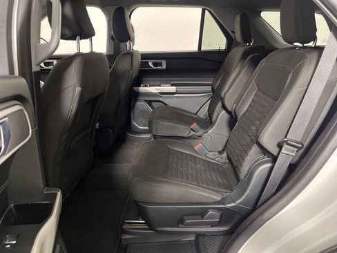 Used 2021 Ford Explorer XLT image 13