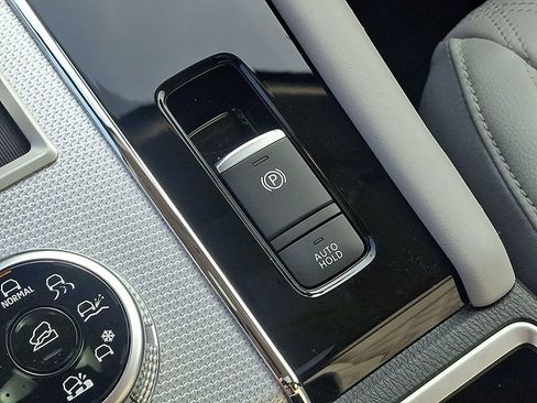 Used 2024 Mitsubishi Outlander SEL image 29