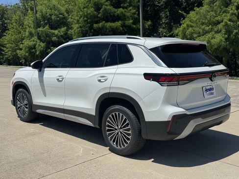 Certified 2025 Volkswagen Tiguan S image 35