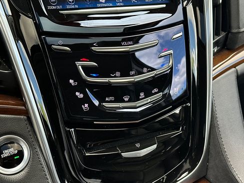 Used 2020 Cadillac Escalade Luxury w/ Escalade Sport Edition image 30