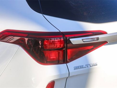 Certified 2023 Kia Seltos LX image 11