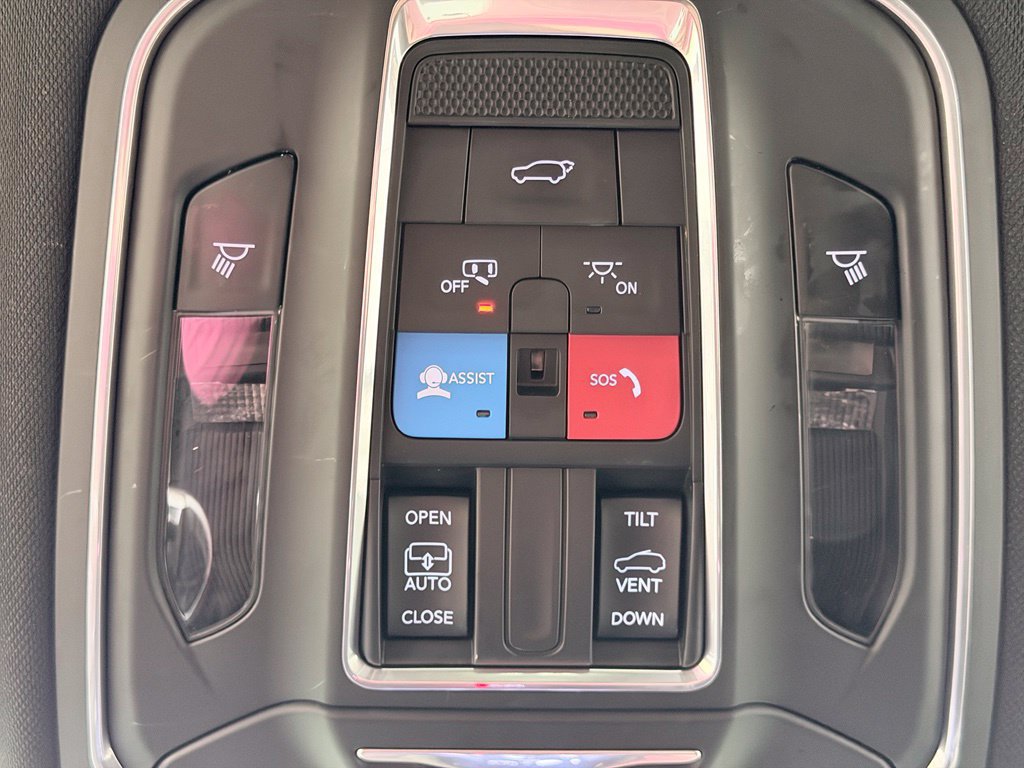 Used 2022 Jeep Grand Cherokee Altitude AWD/4WD image 59